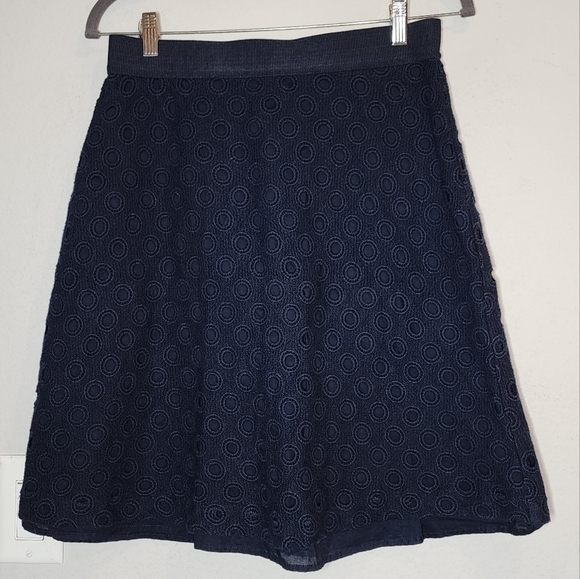 Lands' End Eyelet Navy knit a-line skirt. Women's size 8 - Picture 7 of 13